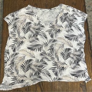 White, Tan, and black leaf v-neck t-shirt, White House black market (XL)